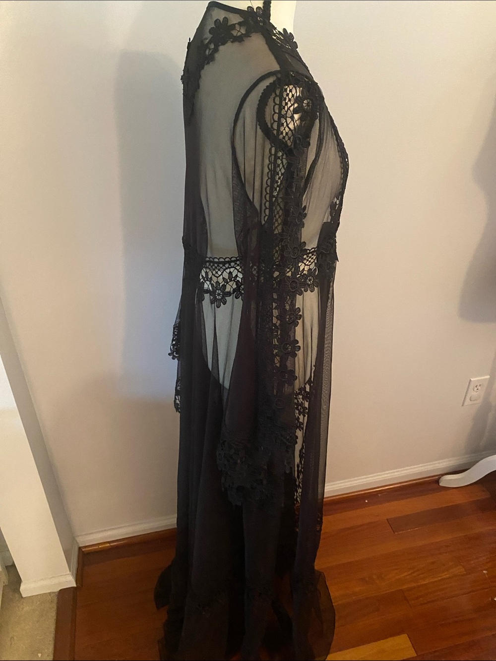 Aug Fitnah black nylon lace open front with tie dress or lingerie piece - Picture 6 of 11